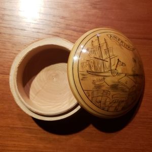 Beautiful scribed polished wooden trinket box